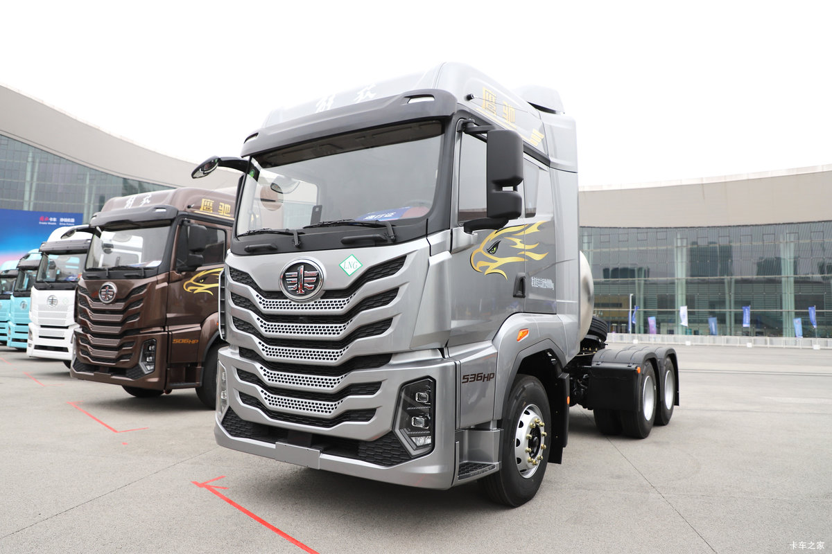 解放鹰驰 530马力 6X4 LNG牵引车 解放鹰驰 530马力 6X4 LNG牵引车