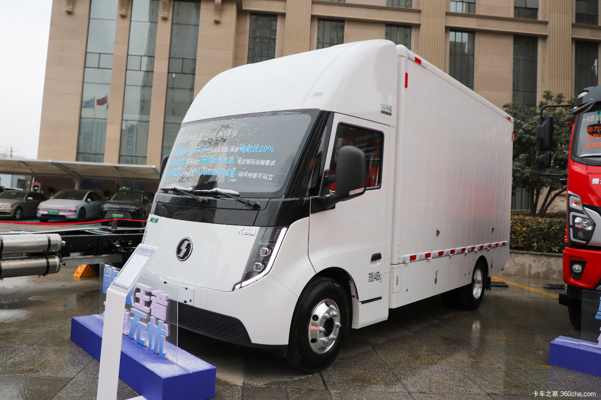 陕汽智云坤势 4.15米单排纯电动厢式轻卡