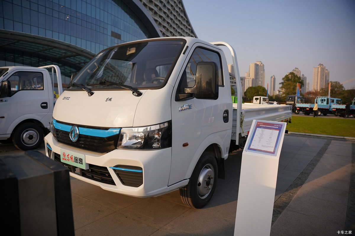 东风途逸T9E 4.005米单排纯电动栏板微卡56.67kWh