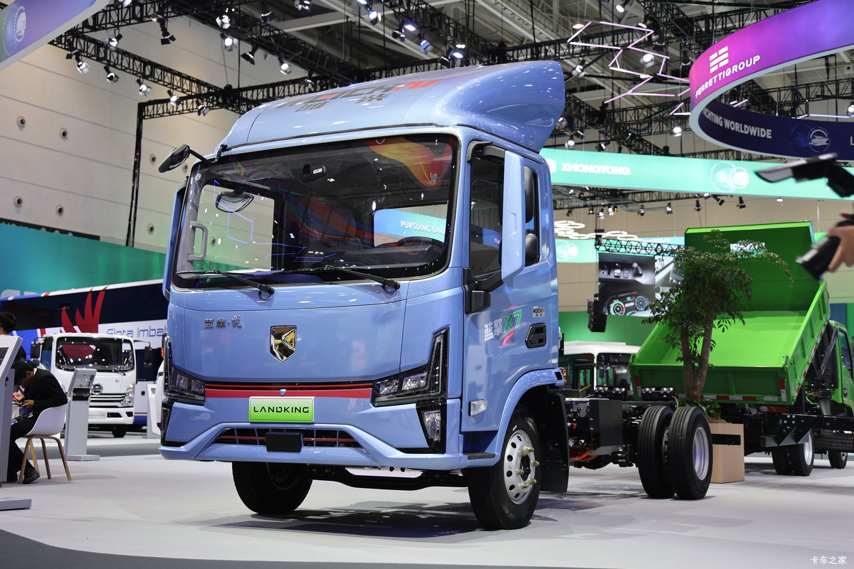 蓝擎·悦X7 4.18米单排纯电动仓栅式轻卡