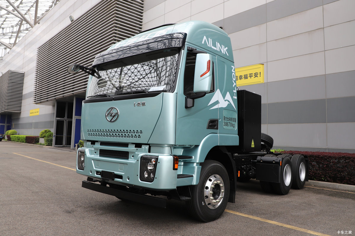 上汽红岩i杰狮 6X4 纯电动牵引车 宁德时代400kWh 上汽红岩i杰狮 6X4 纯电动牵引车 宁德时代400kWh