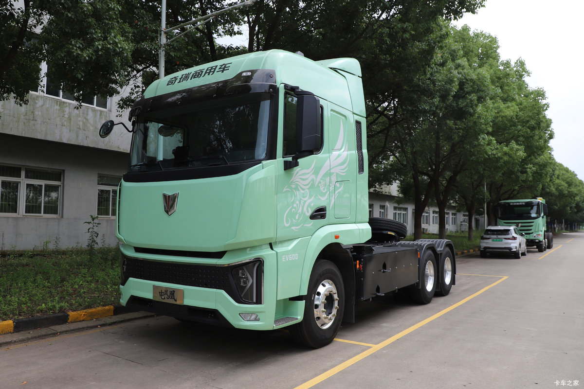 奇瑞商用车电凤凰 6X4 纯电动牵引车 600.92kWh
