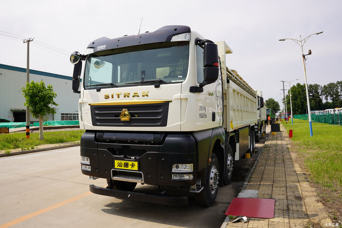 重汽汕德卡SITRAK G7X 8X4 7.6米纯电动自卸车600kWh