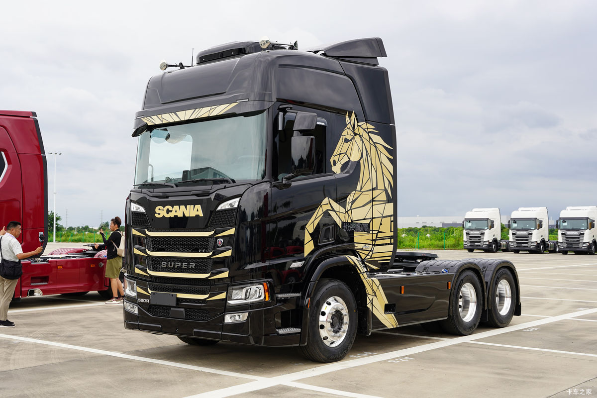 斯堪尼亚 新560R PRO 560马力 6X2R 牵引车