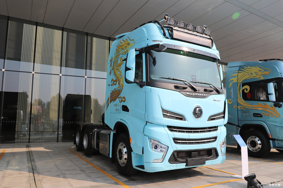 陕汽德龙X6000 臻选版 630马力 6X4 AMT自动档 牵引车