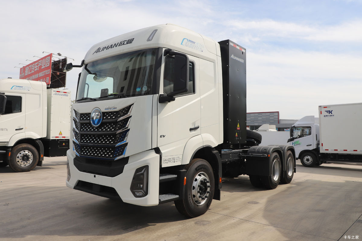 欧曼银河5M 6X4 纯电动牵引车 宁德时代600.9kWh 欧曼银河5M 6X4 纯电动牵引车 宁德时代600.9kWh