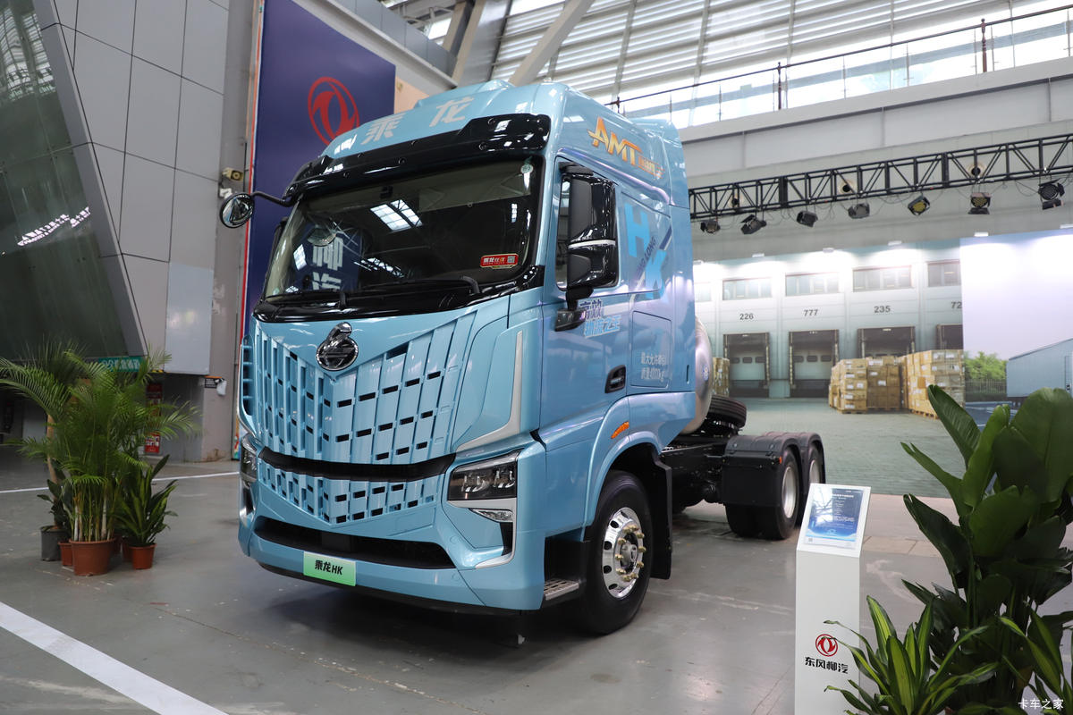 东风柳汽乘龙HK 580马力 6X4 LNG自动档 牵引车